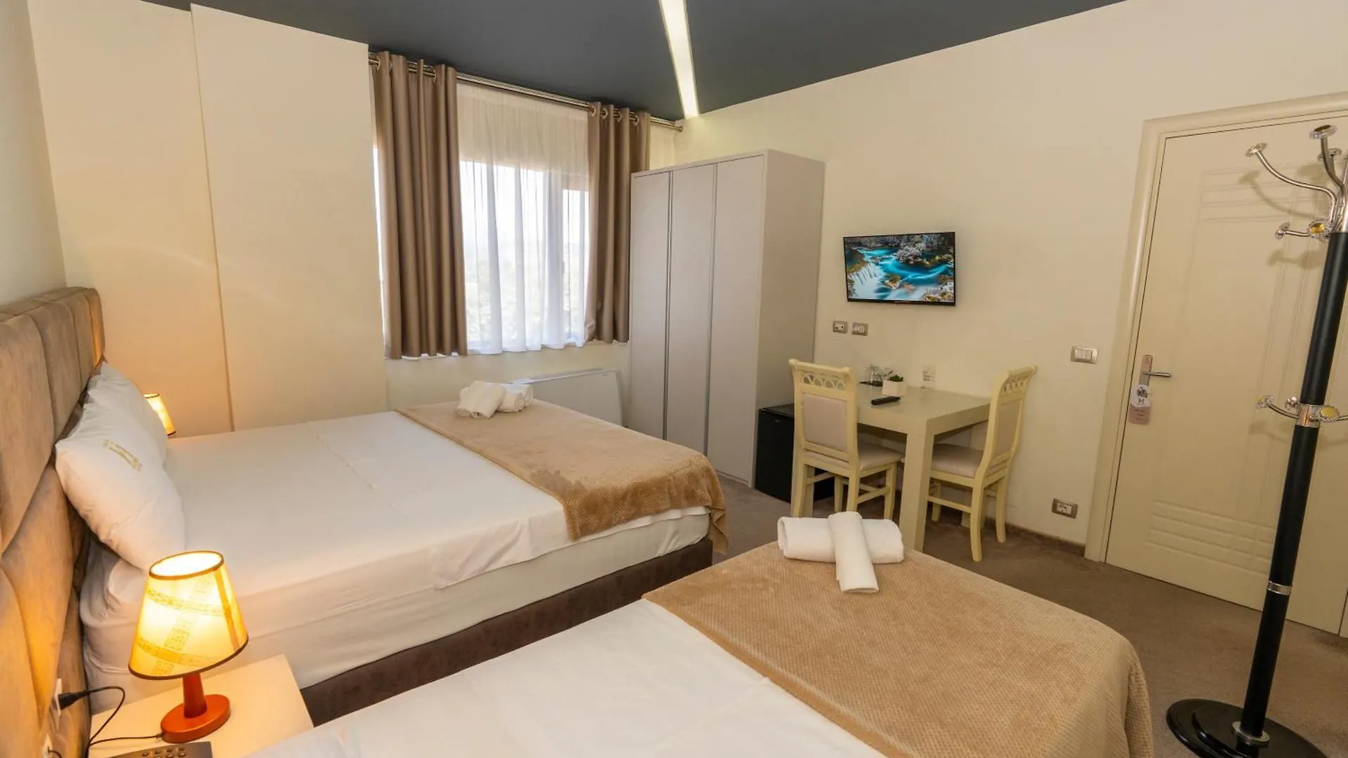 Alko Hotel Shkoder 4*,